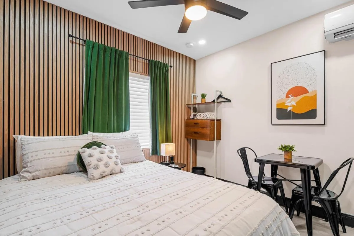 Image 1 of Baybreeze Apartments by Lowkl