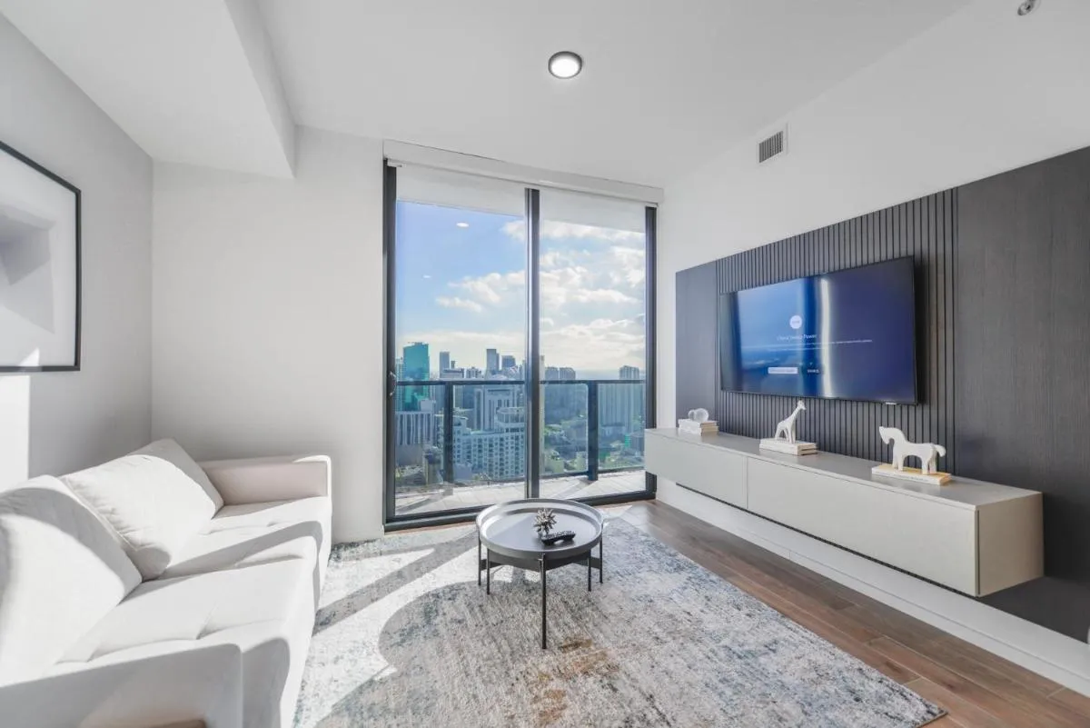 Image 2 of Bayside Apartment with Impressive City Views