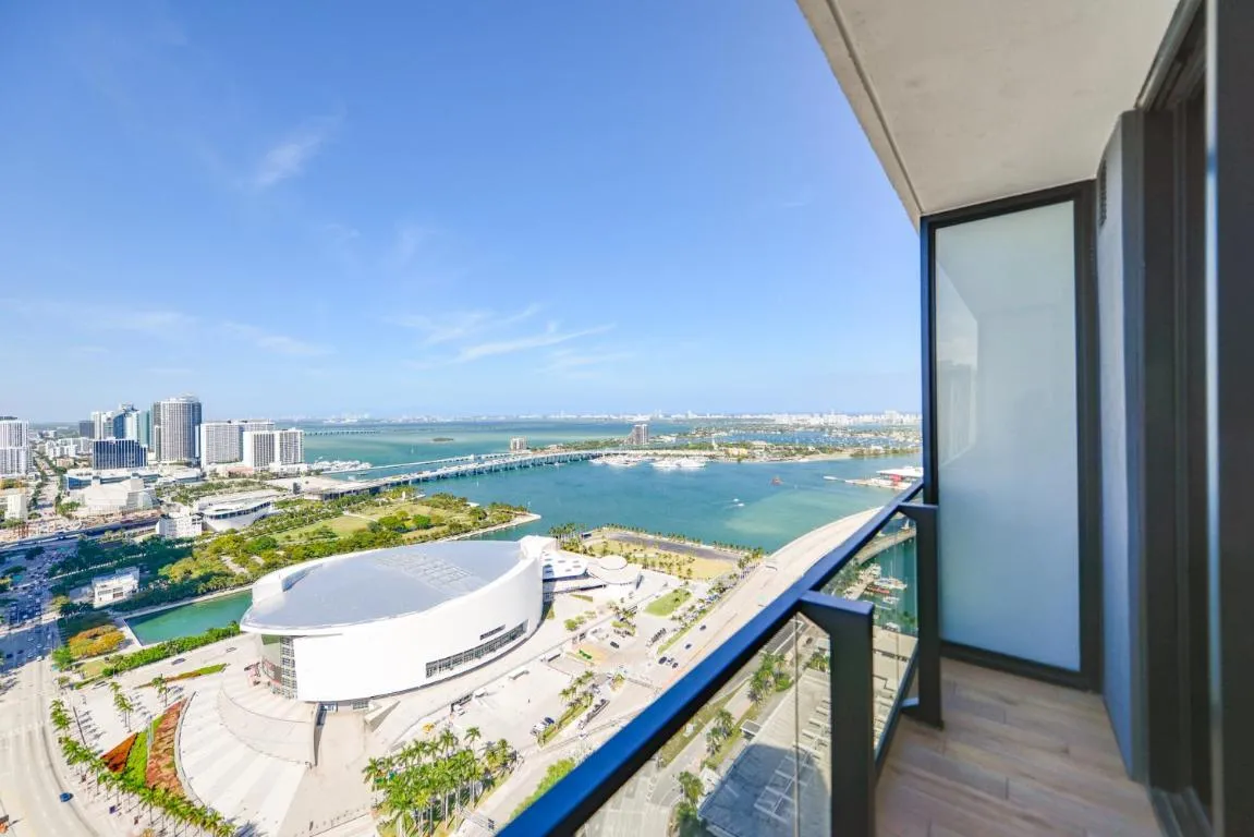 Image of Bayside Luxury: Studio Near Bayfront Park