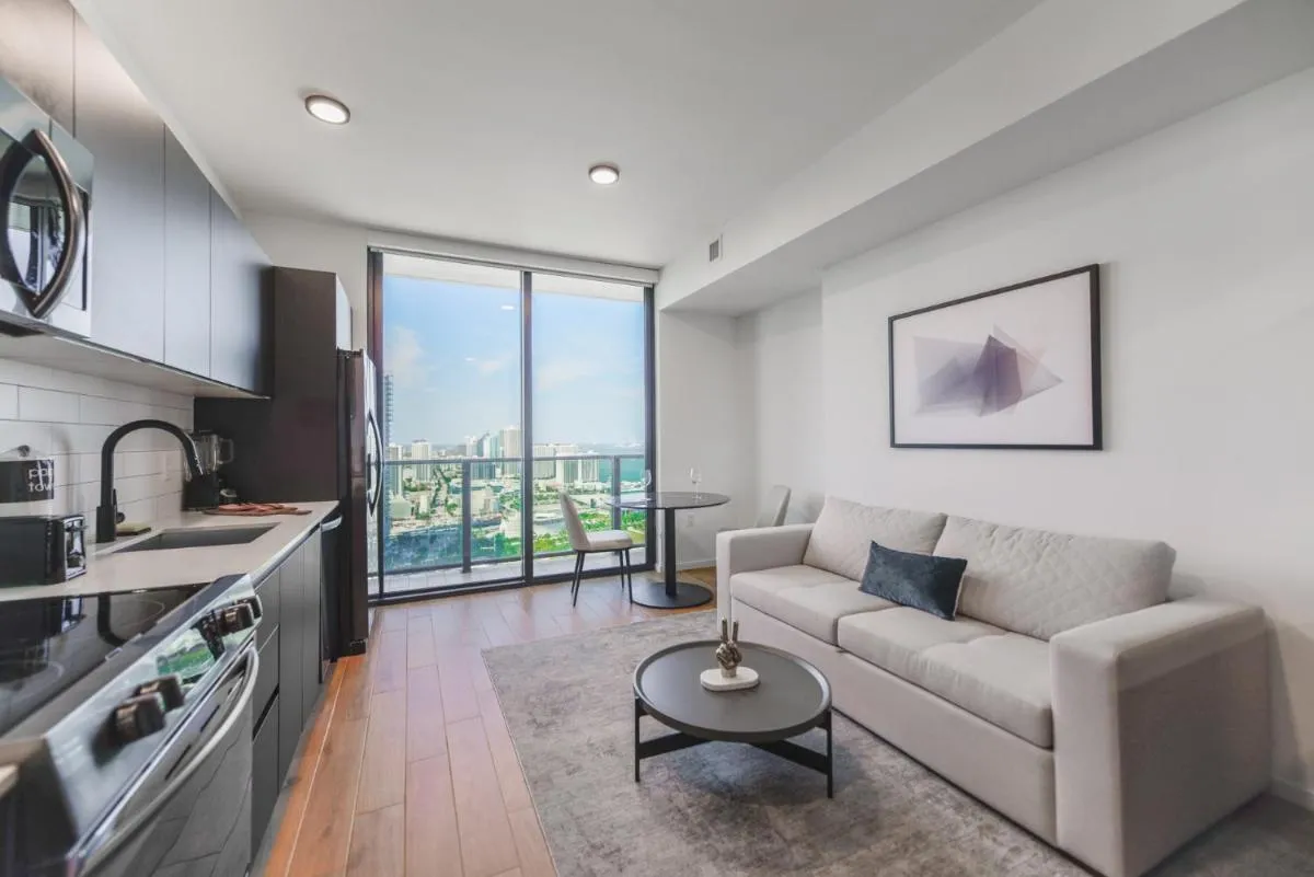 Image 1 of Bayside Luxury: Studio Near Bayfront Park