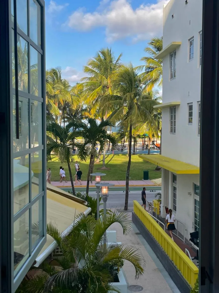 Image 4 of Beachfront Apt in Carlyle Hotel on Ocean Drive