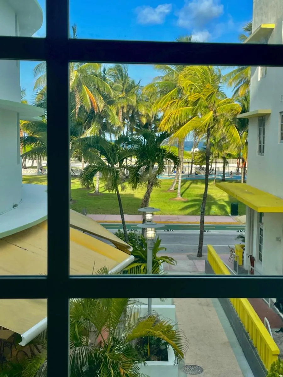 Image 3 of Beachfront Apt in Carlyle Hotel on Ocean Drive