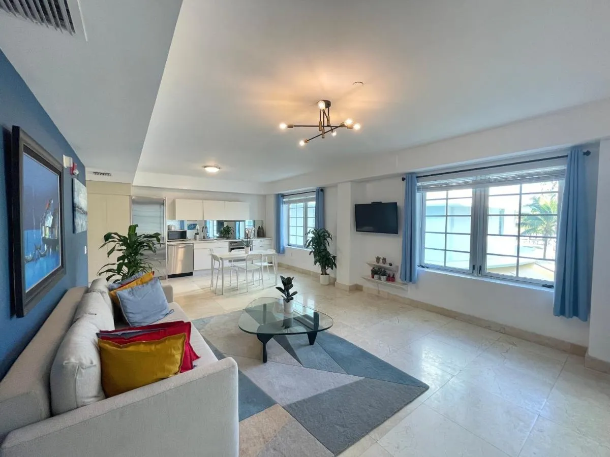 Image 2 of Beachfront Apt in Carlyle Hotel on Ocean Drive