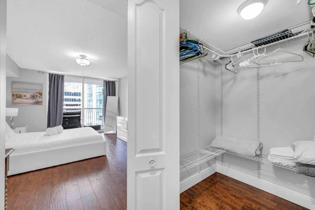 Image 2 of Beautiful 1 BED 1 BTH • Brickell