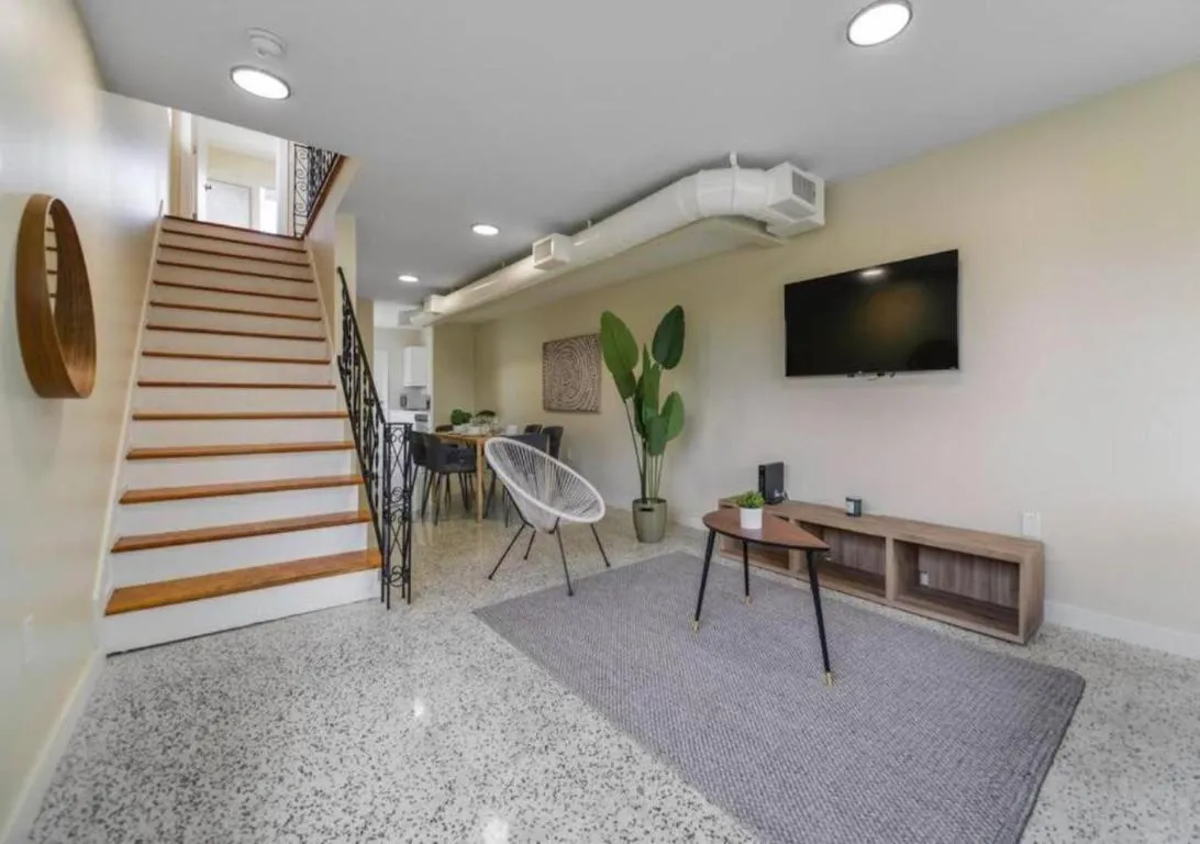 Image of Beautiful 2 BR Residence Close to Miami Beach 4