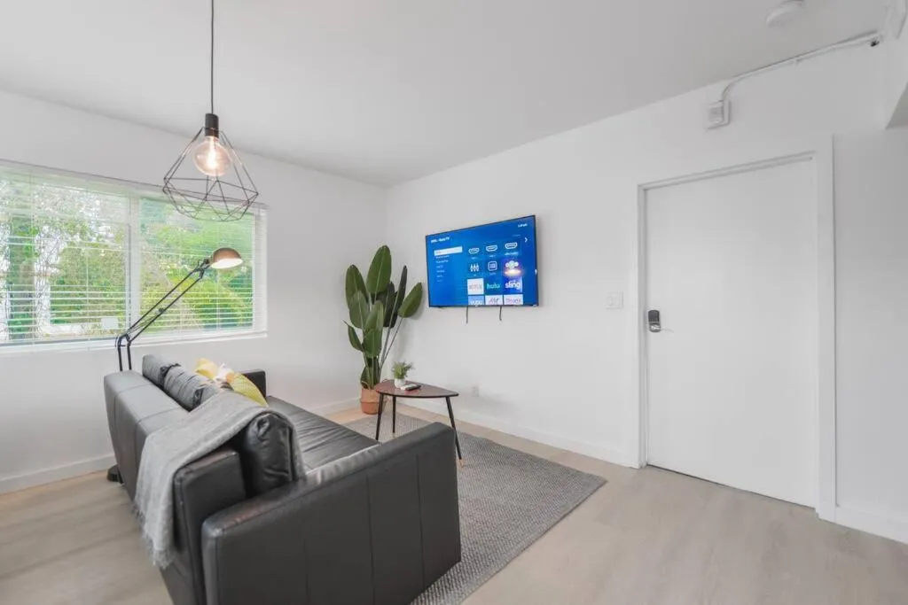 Image 4 of Beautiful Apt 2/2 Near The Beach