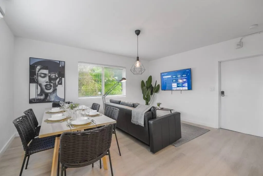 Image 3 of Beautiful Apt 2/2 Near The Beach