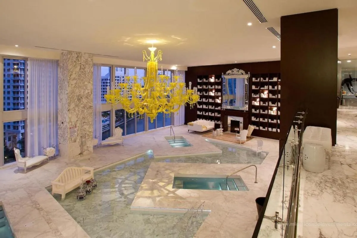 Image 2 of Beautiful One Bedroom Condo 16ft ceilings at the W