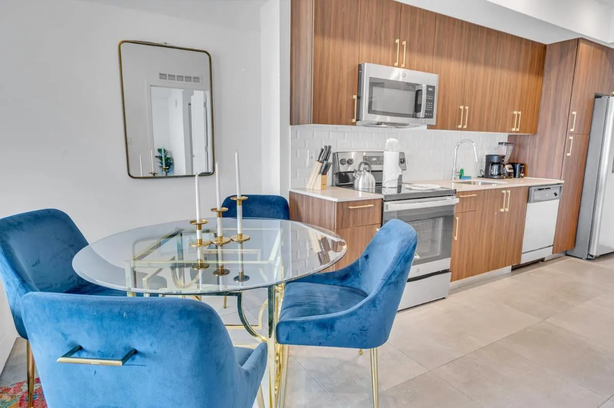Image 6 of Beautiful Property with King Bed & Free Parking