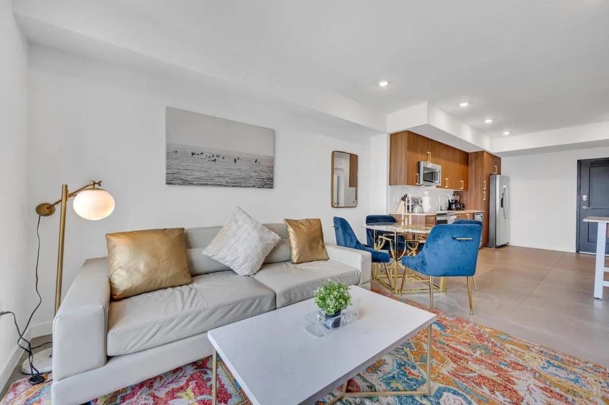 Image 3 of Beautiful Property with King Bed & Free Parking