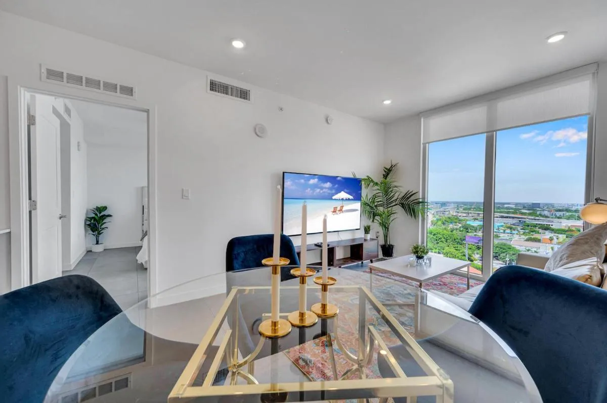 Image 5 of Beautiful Property with King Bed & Free Parking