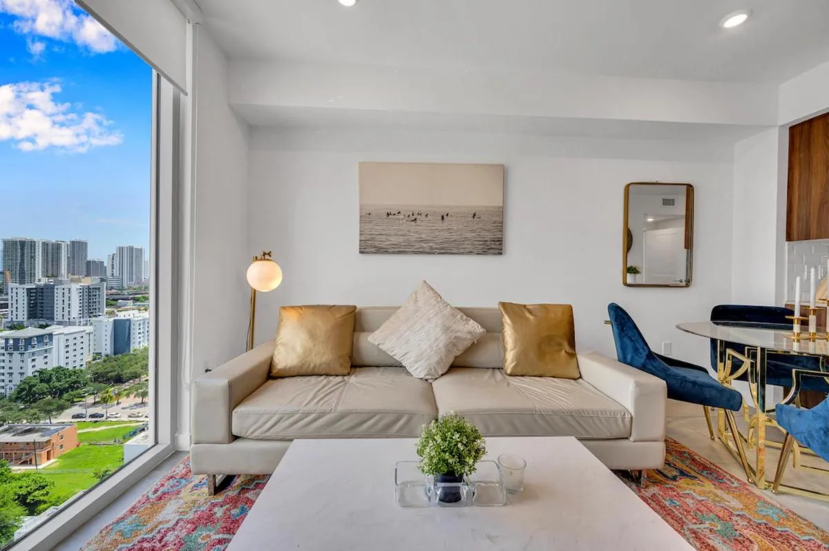 Image 4 of Beautiful Property with King Bed & Free Parking