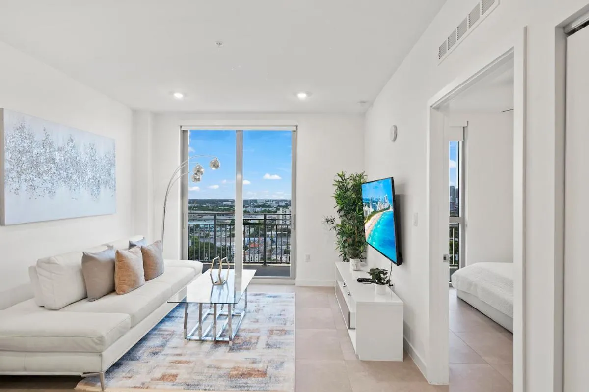 Image 3 of Beautiful Unit in Downtown Miami With Free Parking