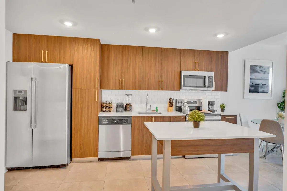 Image 5 of Beautiful Unit with Amazing View & Free Parking