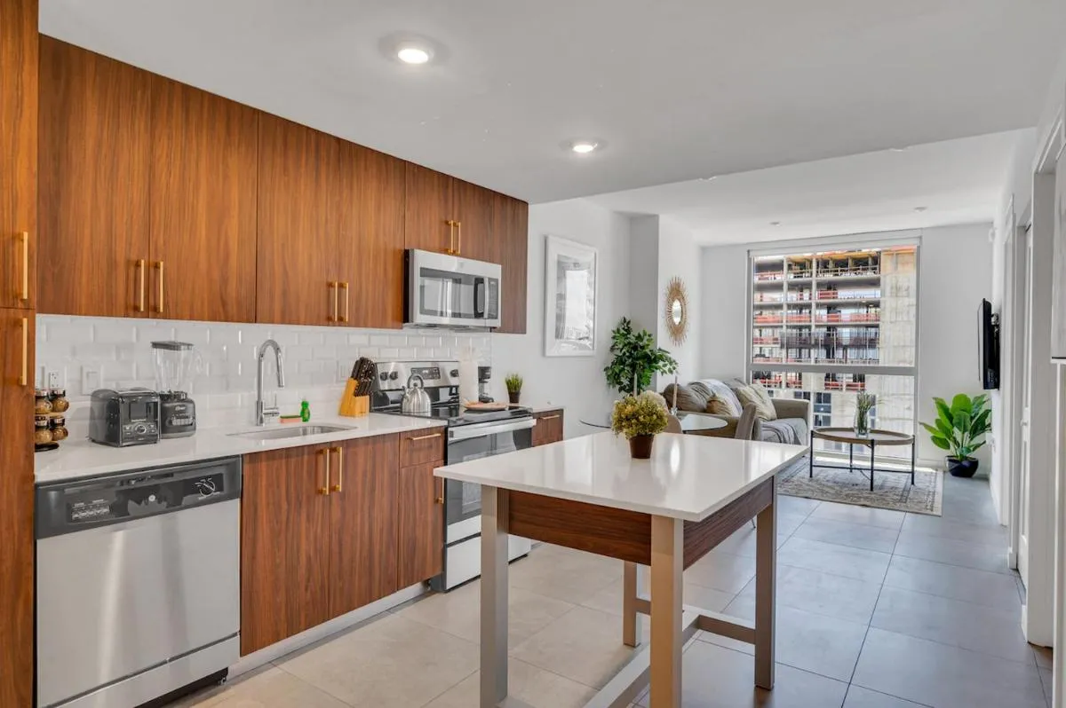 Image 6 of Beautiful Unit with Amazing View & Free Parking