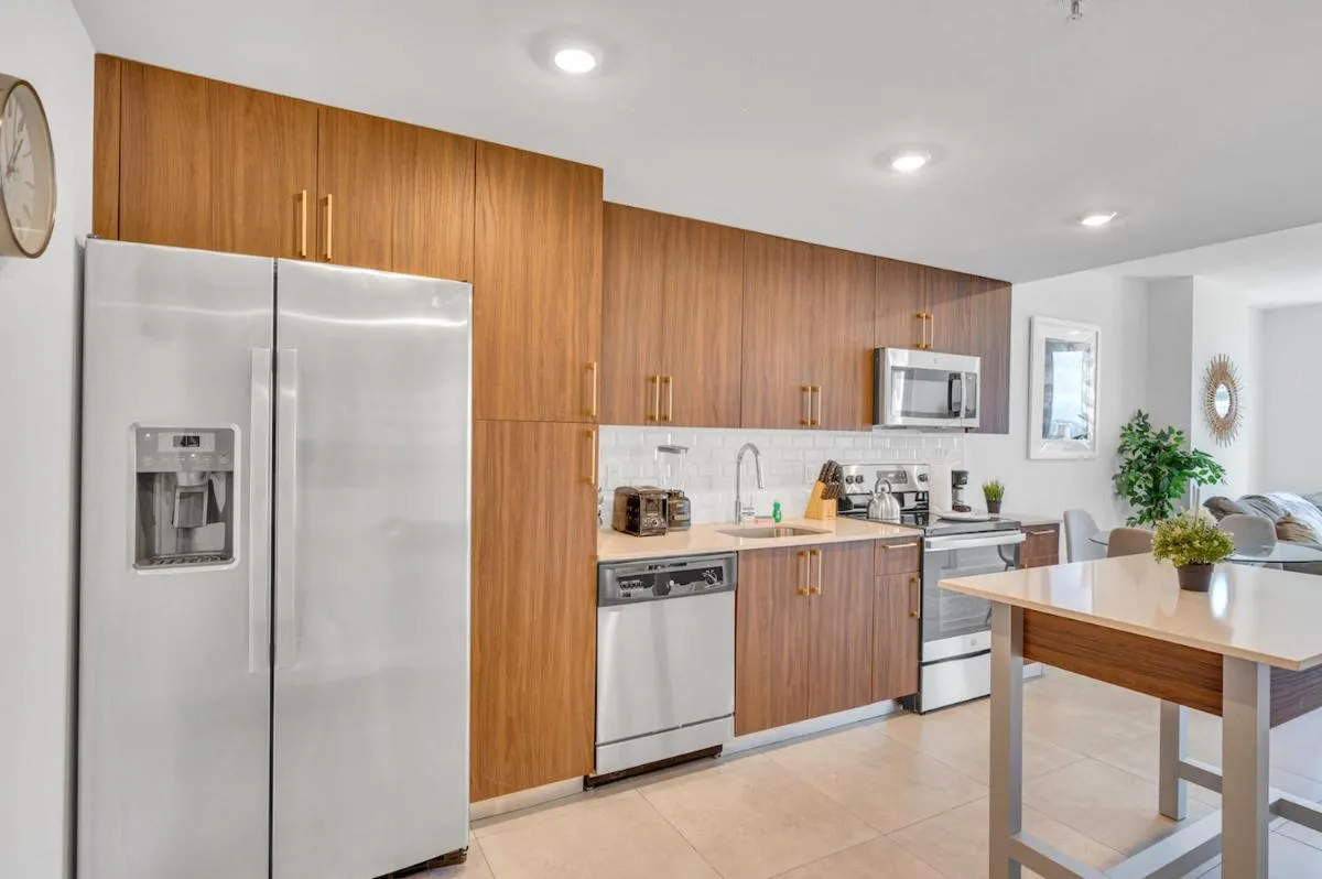 Image 3 of Beautiful Unit with Amazing View & Free Parking