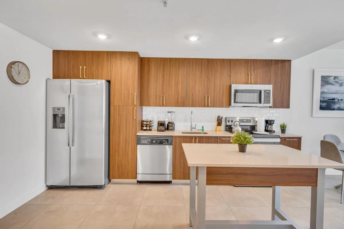 Image 2 of Beautiful Unit with Amazing View & Free Parking