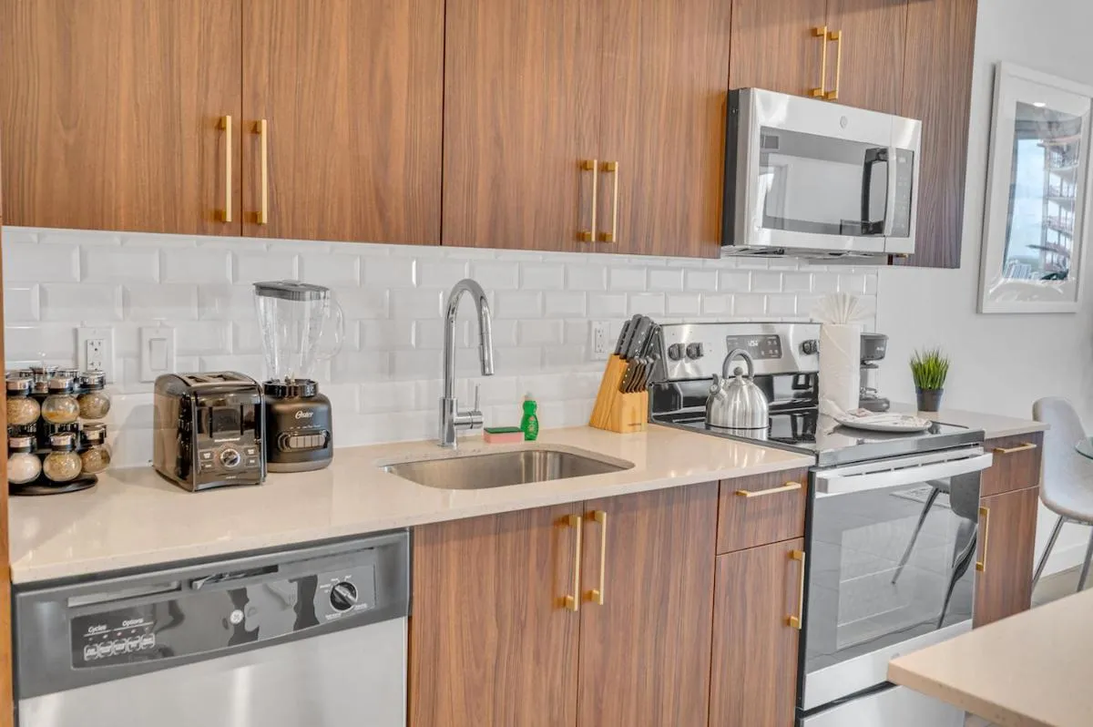 Image 4 of Beautiful Unit with Amazing View & Free Parking