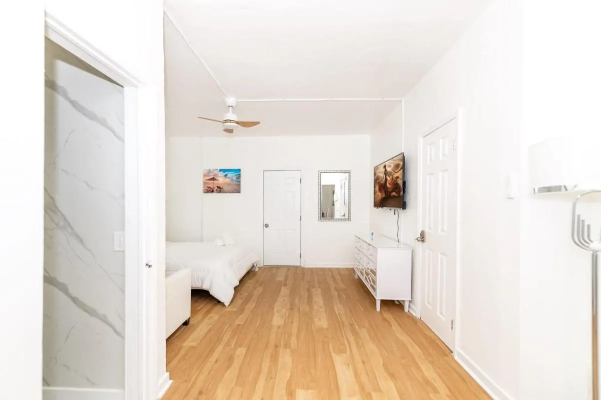 Image 5 of Bellamor Apts at 5th St Shopping Mall