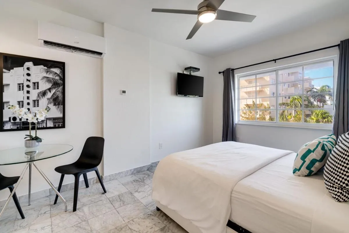 Image 2 of Best location in SOBE – 2 min to beach & Ocean Dr