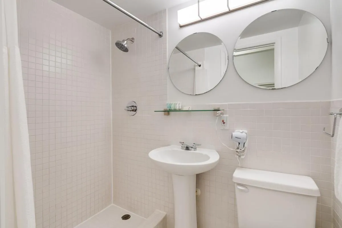 Image 5 of Best location in SOBE – 2 min to beach & Ocean Dr