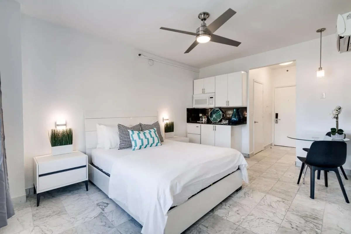 Image 4 of Best location in SOBE – 2 min to beach & Ocean Dr