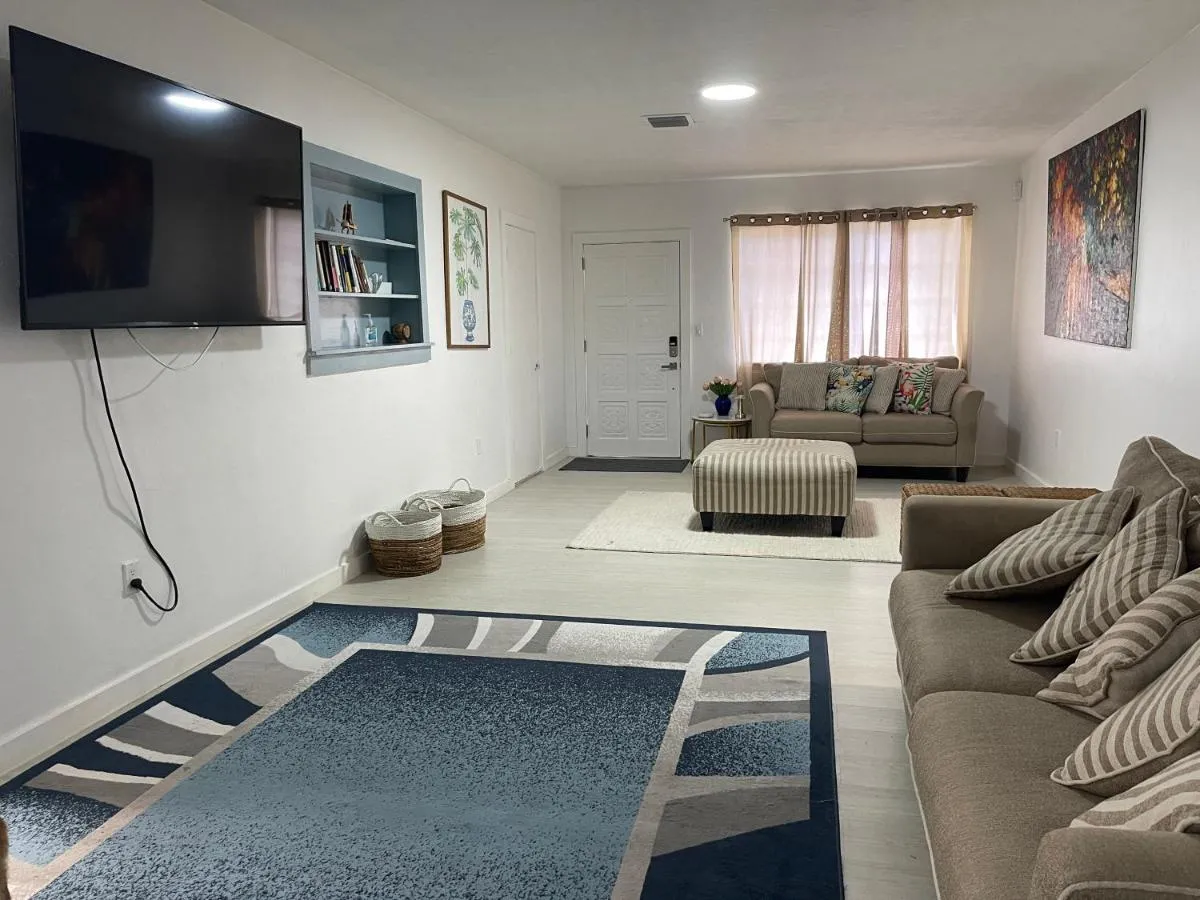 Image 4 of Blue Lagoon Modern Home