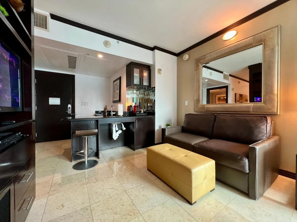 Image 3 of Boutique Suites 3 min walk to beach