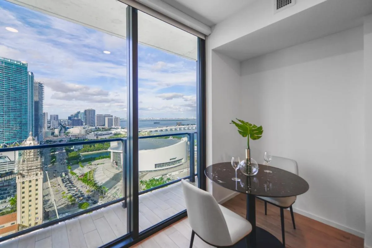 Image 4 of Breathtaking Studio with Bay & City Views