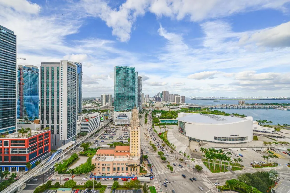 Image 6 of Breathtaking Studio with Bay & City Views