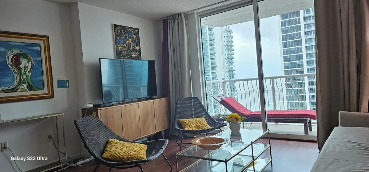 Image 5 of Brickell Miami Unit, Amazing view, balcony, Pool, 1 free Parking