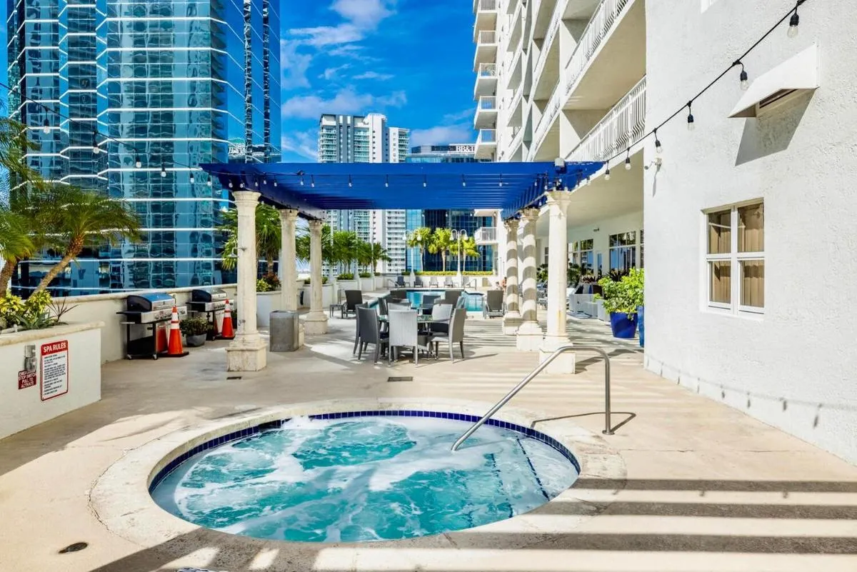 Image 6 of Brickell Miami Unit, Amazing view, balcony, Pool, 1 free Parking