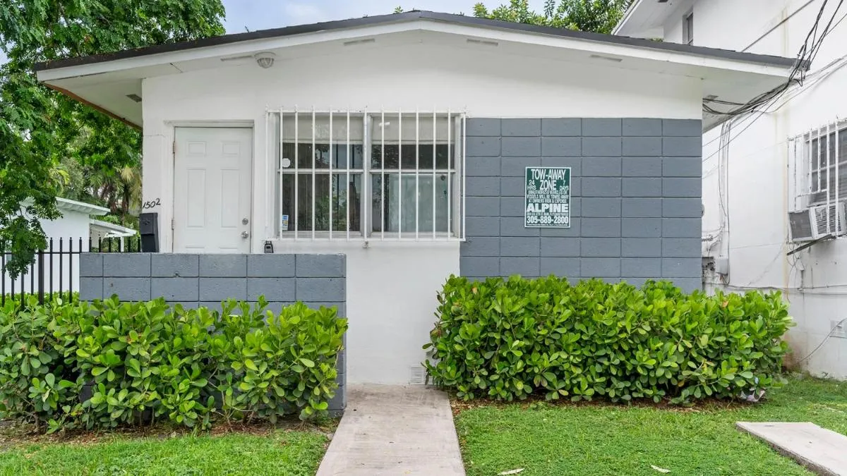 Image 5 of Brickell Pearl Cozy House Beach 10 min Location