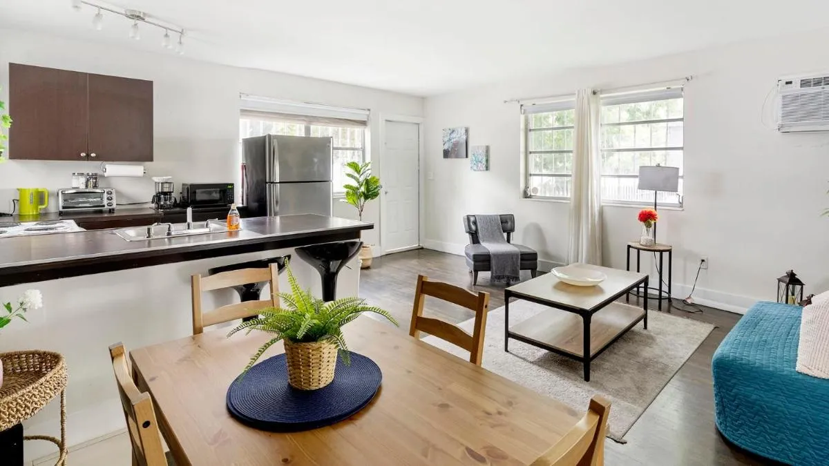 Image 3 of Brickell Pearl Cozy House Beach 10 min Location