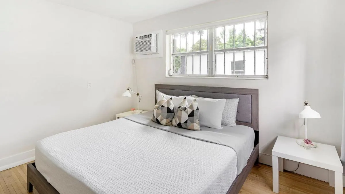 Image 1 of Brickell Pearl Cozy House Beach 10 min Location