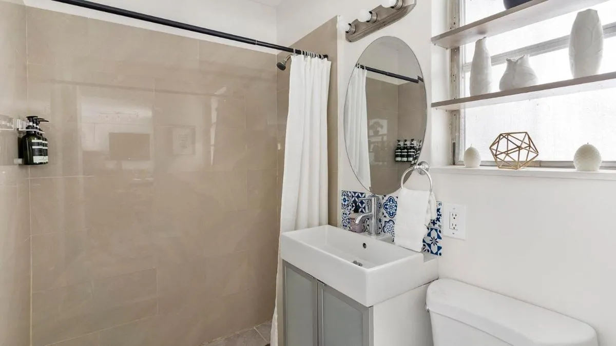 Image 2 of Brickell Pearl Cozy House Beach 10 min Location