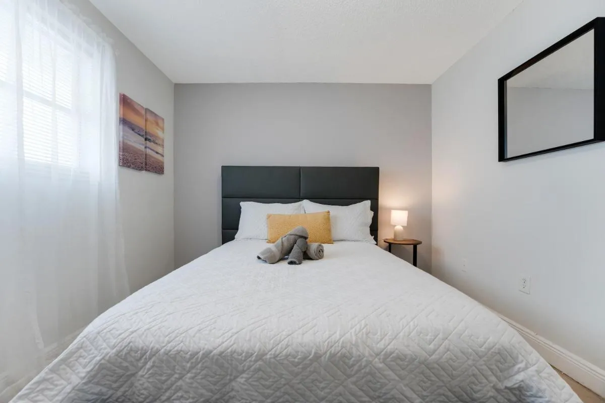 Image 6 of Bright & Spacious 2 Br Apt In Miami