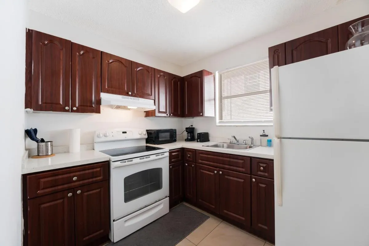 Image 3 of Bright & Spacious 2 Br Apt In Miami