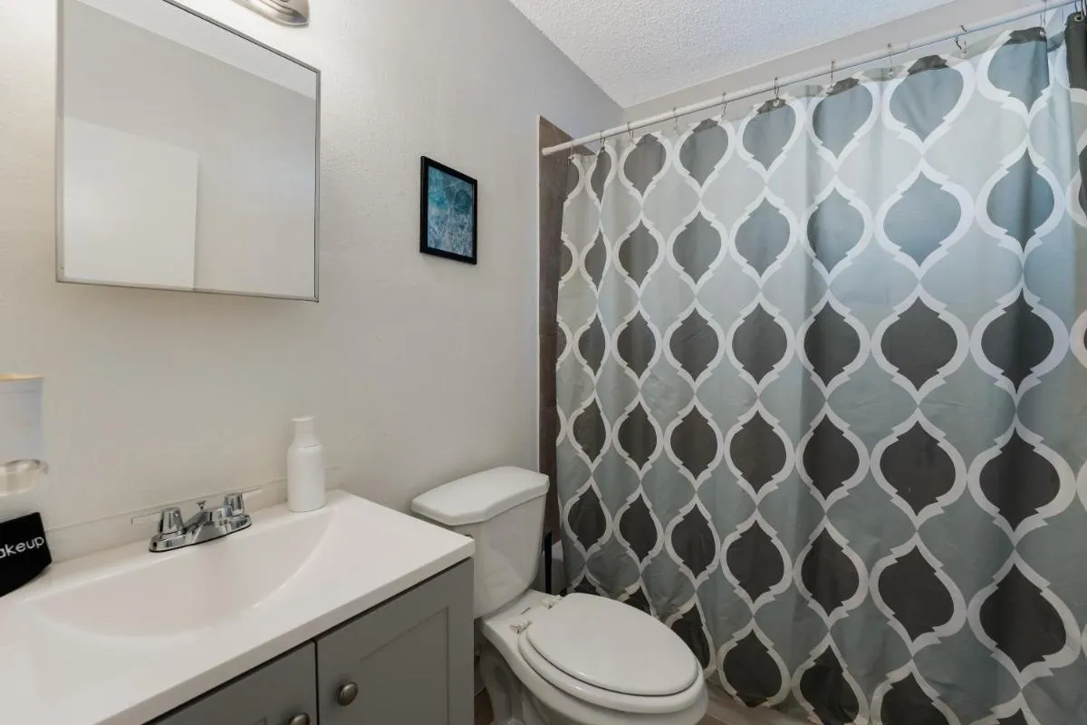 Image 2 of Bright & Spacious 2 Br Apt In Miami