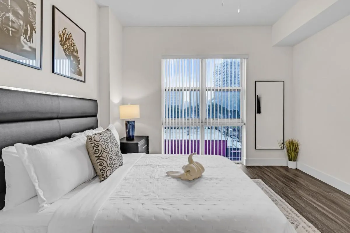 Image 1 of Bright and Airy 2 Bed on Biscayne Blvd with Free Park