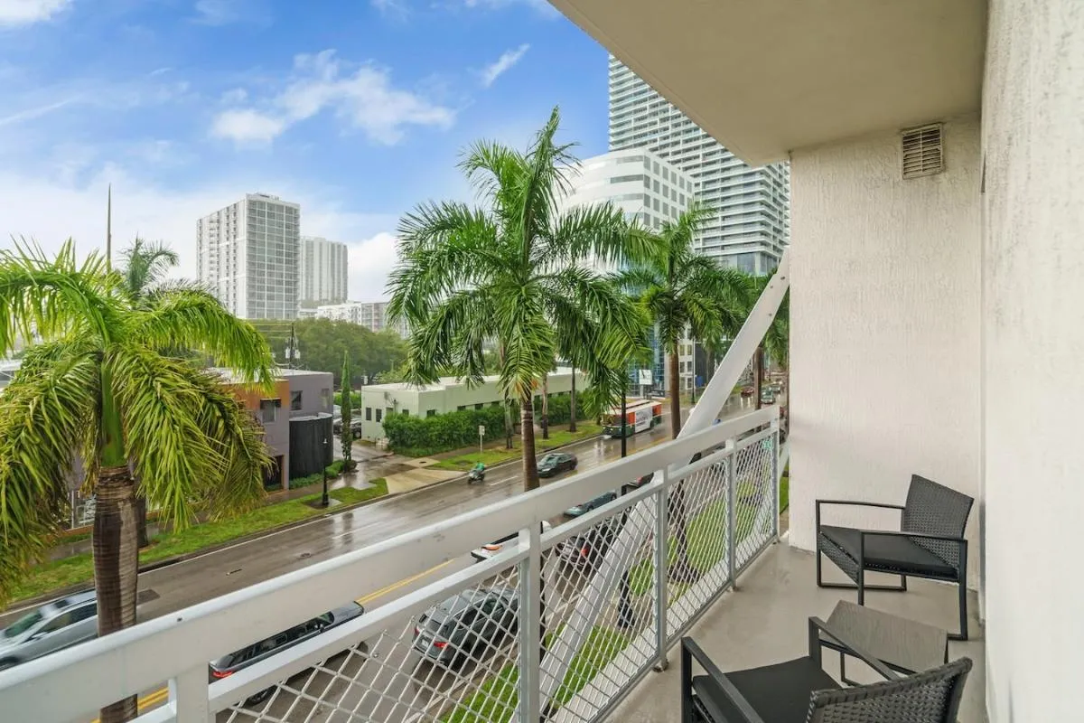 Image 6 of Bright and Airy 2 Bed on Biscayne Blvd with Free Park