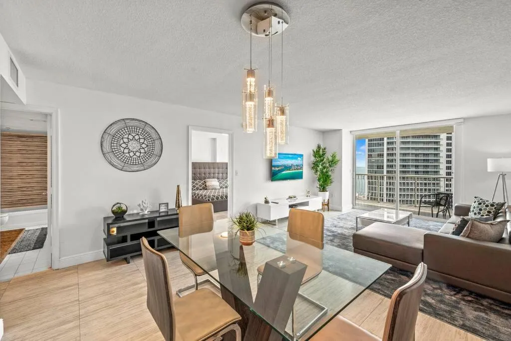 Image of CENTRAL UNIT WITH OCEAN & CITY VIEW CLUB AT BRICKELL BAY
