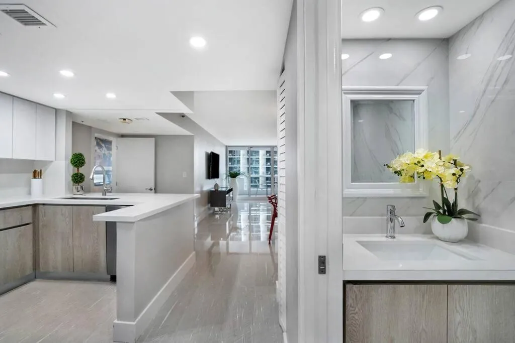 Image 2 of Calypso – Gorgeous Miami Renovated Spacious Condo!