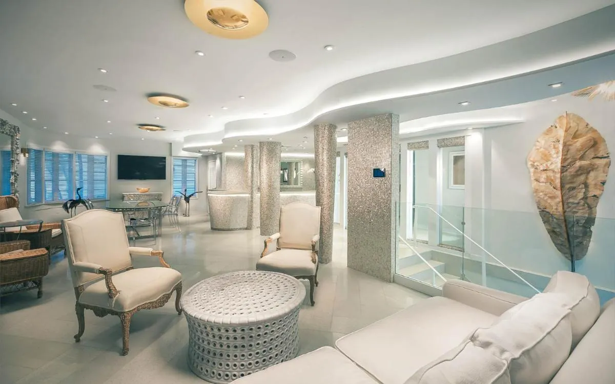 Image 2 of Cardozo Hotel