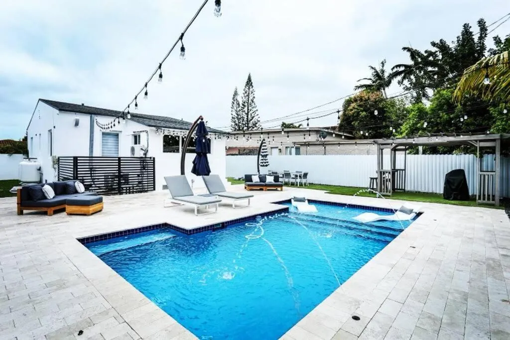 Image of Casa Bella Gated Home with Pool & BBQ 1641