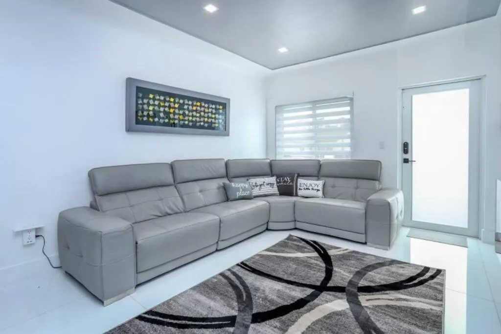 Image 4 of Casa Bella Gated Home with Pool & BBQ 1641