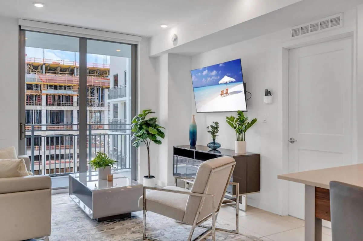 Image 4 of Centrally Located 2 BED in the Heart of Downtown With Free Parkin