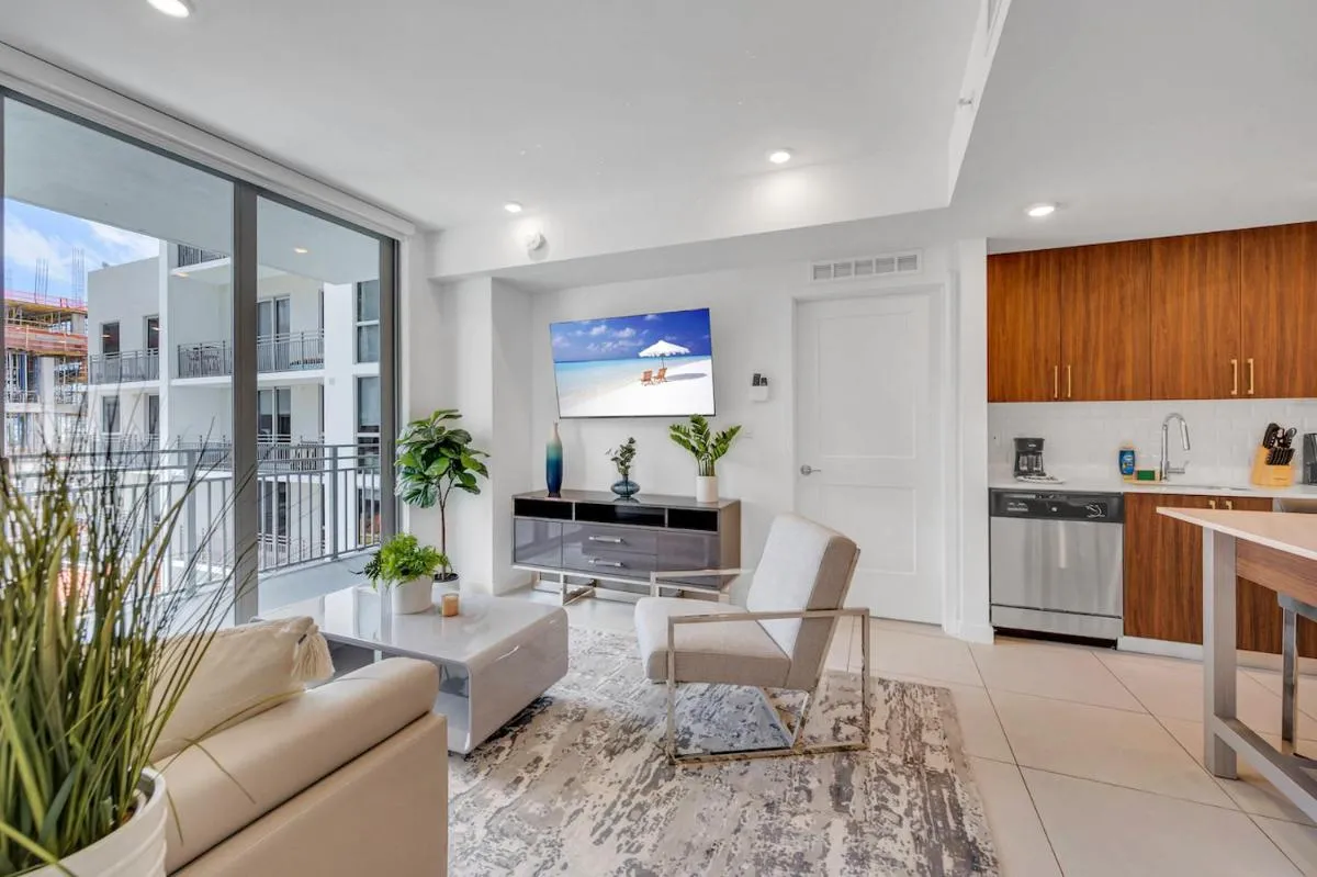 Image 3 of Centrally Located 2 BED in the Heart of Downtown With Free Parkin