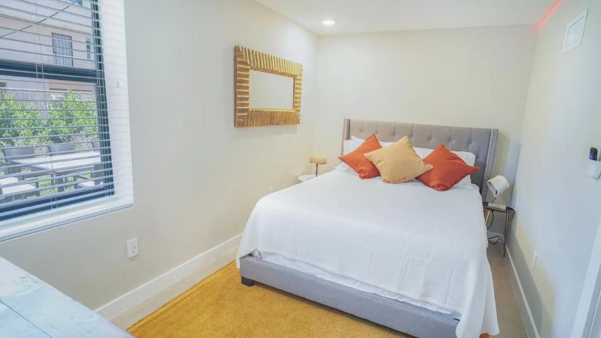 Image 1 of Charming Apartment: Comfort Awaits