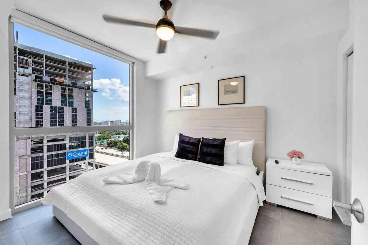 Image 1 of Charming Apt in the Heart of Downtown With Free Parking